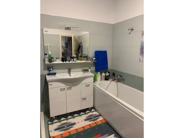 Tirane, shitet Vile 2 Katshe Kati 2, 450 m² 300.000 € (peze)