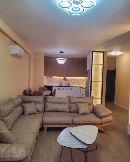 Tirane, jepet me qera apartament 2+1+Ballkon Kati 2, 120 m² 1.300 € 