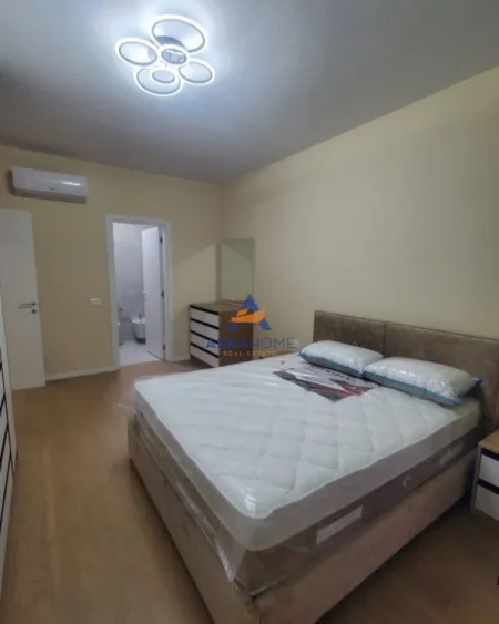 Tirane, jepet me qera apartament 2+1+Ballkon Kati 2, 120 m² 1.300 € 