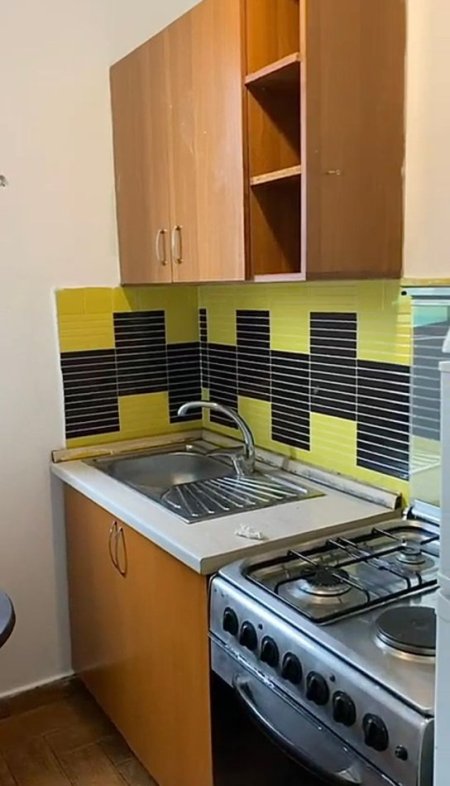 Tirane, jepet me qera apartament 1+1 Kati 2, 