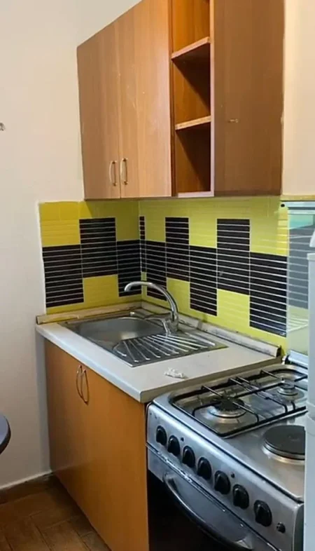 Tirane, jepet me qera apartament 1+1 Kati 2, 