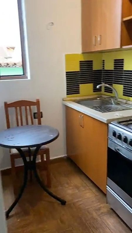 Tirane, jepet me qera apartament 1+1 Kati 2, 