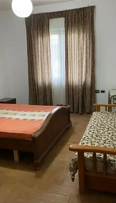 Tirane, jepet me qera apartament 1+1 Kati 2, 