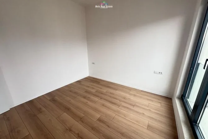 Tirane, jepet me qera zyre Kati 12, 67 m² 450 € (Rruga e Barrikadave)