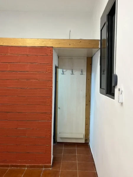 Tirane, jepet me qera dyqan Kati 0, 30 m² 800 € (ETC)