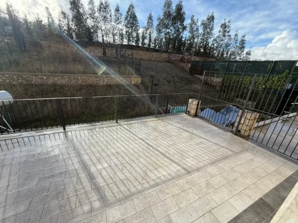 Tirane, shitet Vile 4+1 Kati 0, 400 m² 695.000 € (teg)