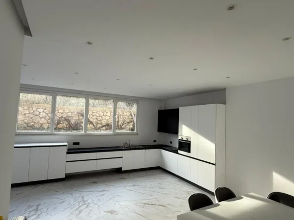 Tirane, shitet Vile 4+1 Kati 0, 400 m² 695.000 € (teg)