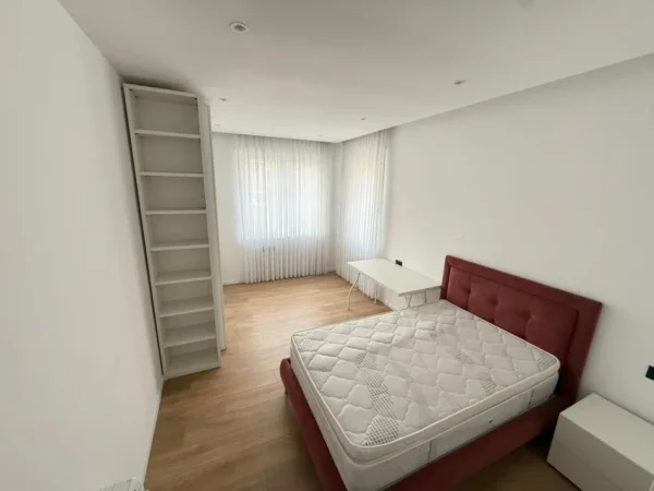 Tirane, shitet Vile 4+1 Kati 0, 400 m² 695.000 € (teg)