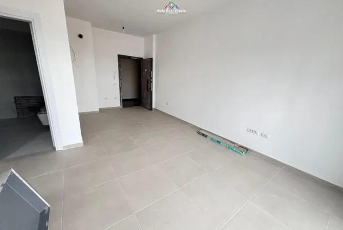 Tirane, jepet me qera zyre Kati 7, 67 m² 450 € (Rruga e Barrikadave)