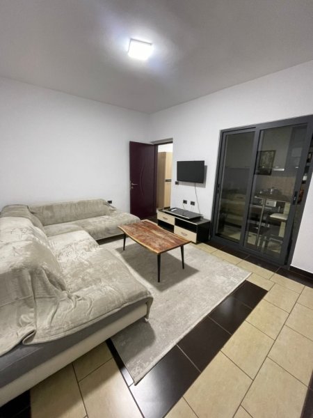 Tirane, jepet me qera apartament 1+1 Kati 4, 50 m² 621 € (Rruga e Durresit)