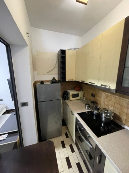 Tirane, jepet me qera apartament 1+1 Kati 4, 50 m² 621 € (Rruga e Durresit)