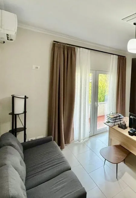 Tirane, jepet me qera apartament 3+1 , 140 m² 700 € (qytet studenti)