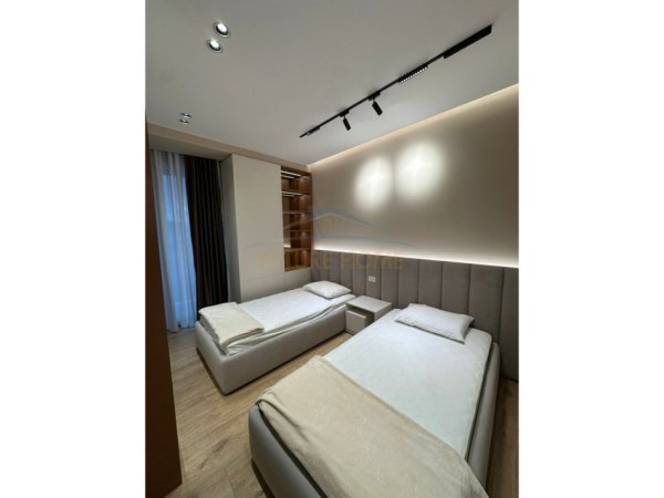 Tirane, shitet apartament 2+1+Ballkon Kati 10, 94 m² 315.000 € 