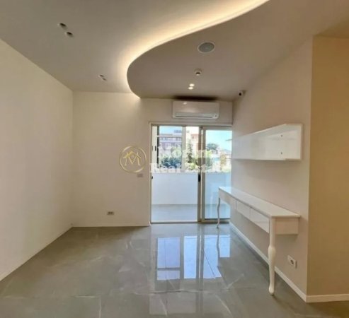 Tirane, jepet me qera ambjent biznesi Kati 2, 140 m² 1.600 € (Stacioni i Trenit)