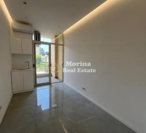 Tirane, jepet me qera ambjent biznesi Kati 2, 140 m² 1.600 € (Stacioni i Trenit)