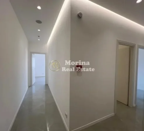 Tirane, jepet me qera ambjent biznesi Kati 2, 140 m² 1.600 € (Stacioni i Trenit)