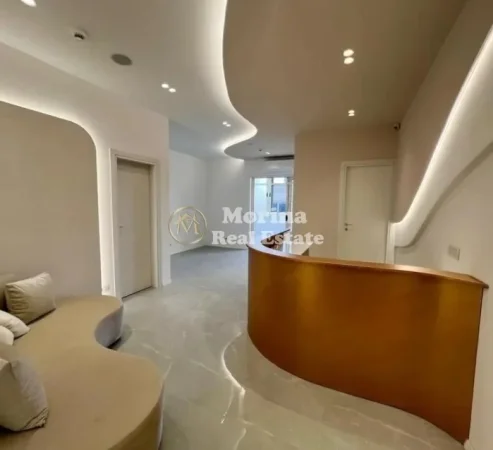 Tirane, jepet me qera ambjent biznesi Kati 2, 140 m² 1.600 € (Stacioni i Trenit)