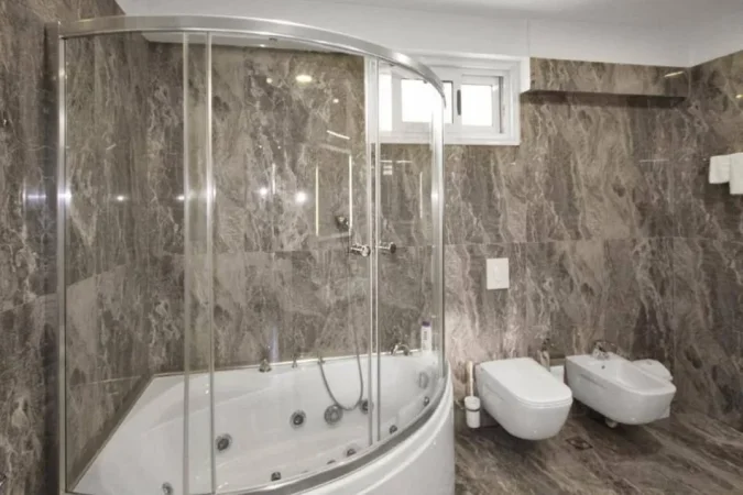 Tirane, shitet hotel Kati 2, 330 m² 2.000.000 € (9-KATSHET)