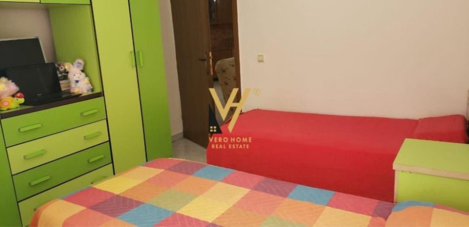 Tirane, jepet me qera apartament 2+1+Ballkon Kati 5, 85 m² 600 € (LAPRAKE)