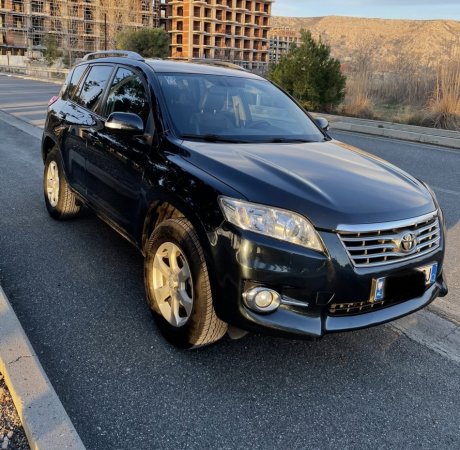 Lezhe, shitet SUV Toyota Rav4 2011 2.2 Nafte, gri e erret manuale 7.500 €
