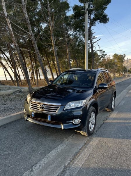 Lezhe, shitet SUV Toyota Rav4 2011 2.2 Nafte, gri e erret manuale 7.500 €
