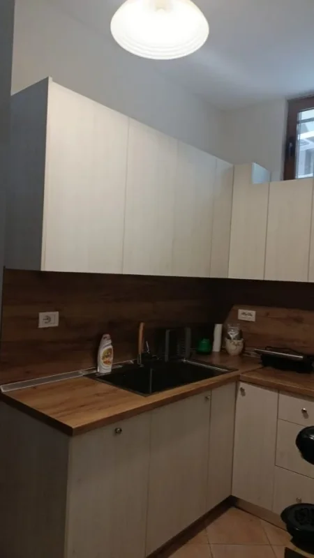 Tirane, jepet me qera apartament 3+1 , 80 m² 850 € (bulevardi zogu i pare)