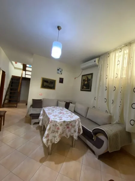 Tirane, jepet me qera apartament 3+1 , 80 m² 850 € (bulevardi zogu i pare)