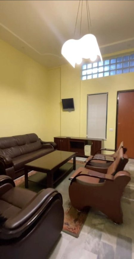 Tirane, jepet me qera ambjent biznesi Kati 0, 40 m² 650 € (Rruga e Kavajes)