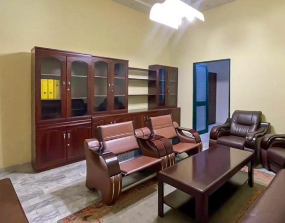 Tirane, jepet me qera ambjent biznesi Kati 0, 40 m² 650 € (Rruga e Kavajes)