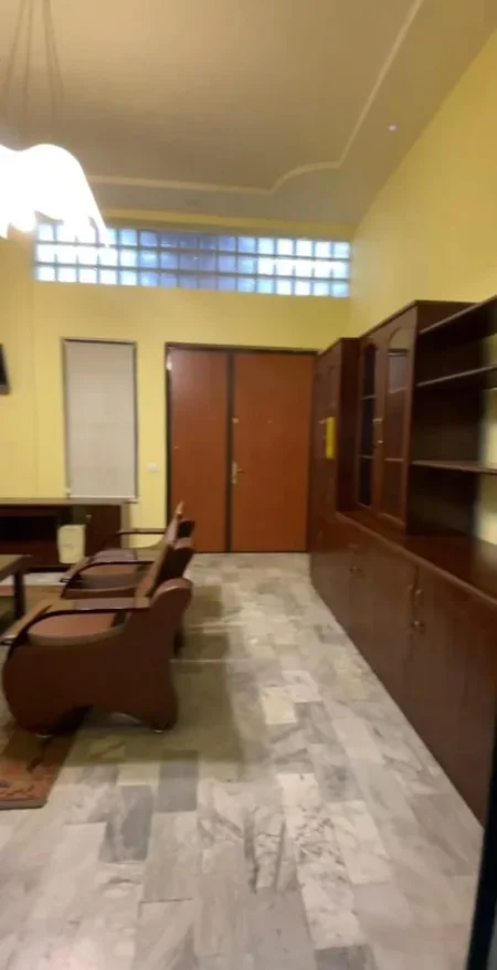 Tirane, jepet me qera ambjent biznesi Kati 0, 40 m² 650 € (Rruga e Kavajes)