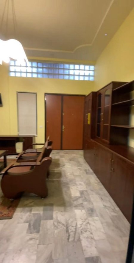 Tirane, jepet me qera ambjent biznesi Kati 0, 40 m² 650 € (Rruga e Kavajes)