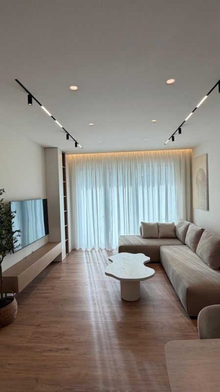 Tirane, jepet me qera apartament 2+1 Kati 3, 120 m² 1.900 € (Liqeni i thate)