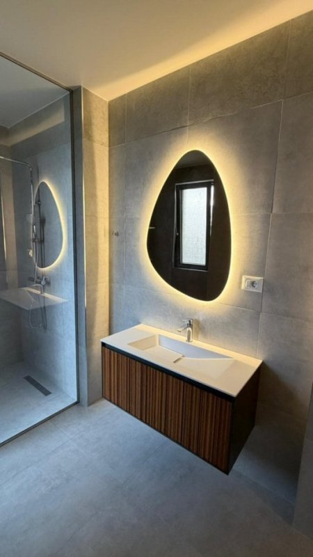 Tirane, jepet me qera apartament 2+1 Kati 3, 120 m² 1.900 € (Liqeni i thate)