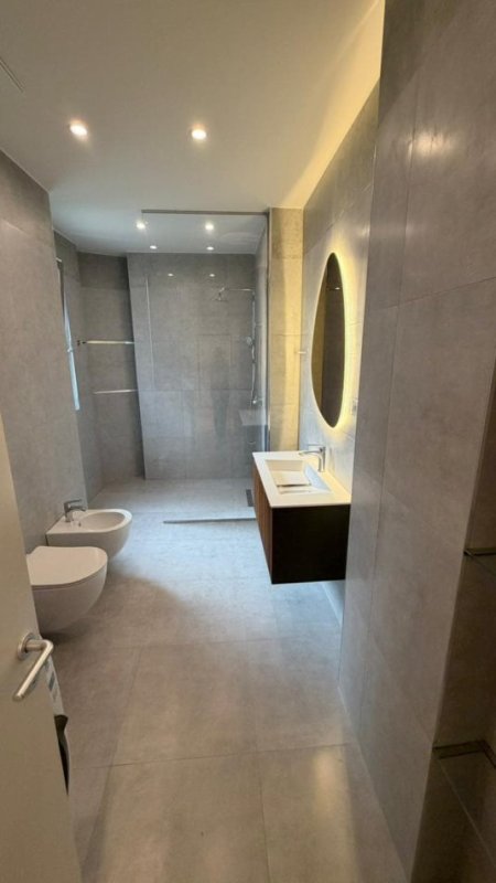Tirane, jepet me qera apartament 2+1 Kati 3, 120 m² 1.900 € (Liqeni i thate)