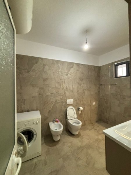 Tirane, jepet me qera apartament 2+1 , 85 m² 400 € (rruga xhanfize keko afer uet)