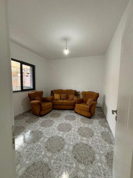 Tirane, jepet me qera apartament 2+1 , 85 m² 400 € (rruga xhanfize keko afer uet)