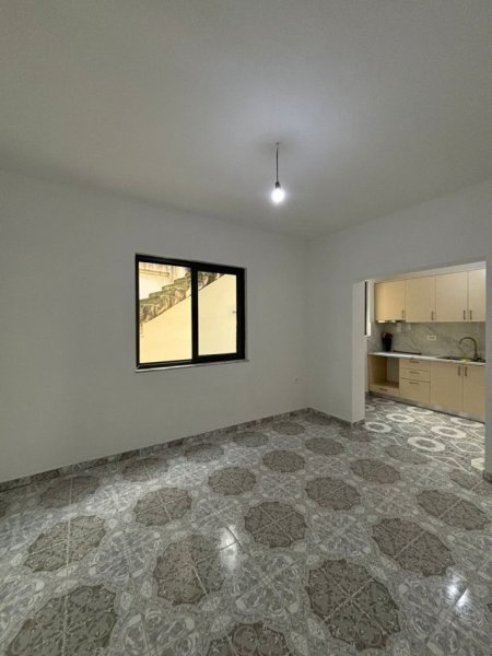 Tirane, jepet me qera apartament 2+1 , 85 m² 400 € (rruga xhanfize keko afer uet)