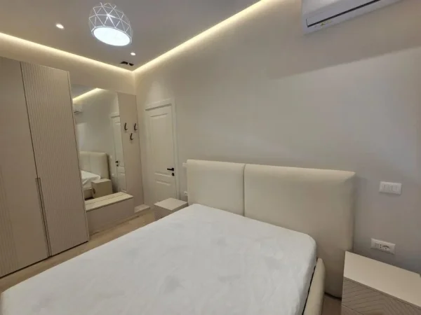Tirane, jepet me qera apartament 1+1 , 55 m² 650 € (Rruga e Dibrës)