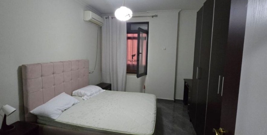Tirane, jepet me qera apartament 1+1 Kati 4, 65 m² 500 € (LIQENI ARTIFICIAL)