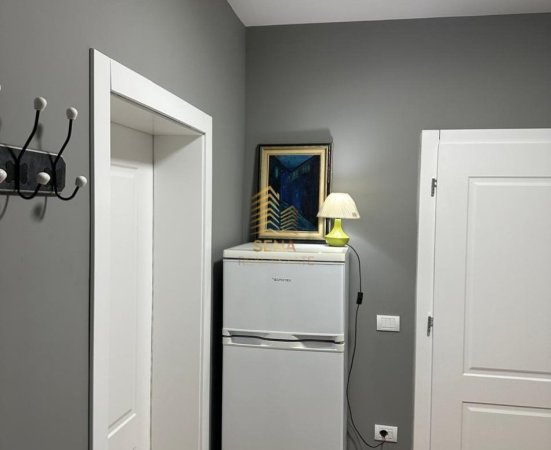 Tirane, jepet me qera apartament 1+1+Ballkon Kati 4, 65 m² 500 € (Pazari i Ri)