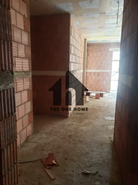 Tirane, shitet apartament 2+1+Ballkon Kati 4, 103 m² 170.000 € (ish Fusha Aviacionit)