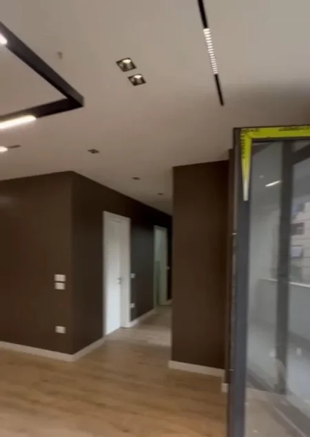 Tirane, shitet apartament 3+1 Kati 5, 132 m² 212.000 € (astir)