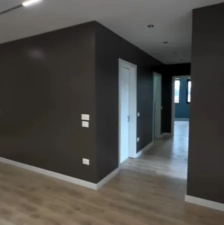 Tirane, shitet apartament 3+1 Kati 5, 132 m² 212.000 € (astir)