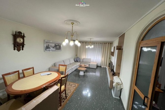 Tirane, jepet me qera apartament 3+1 Kati 3, 120 m² 726 € (Rruga Dritan Hoxha)
