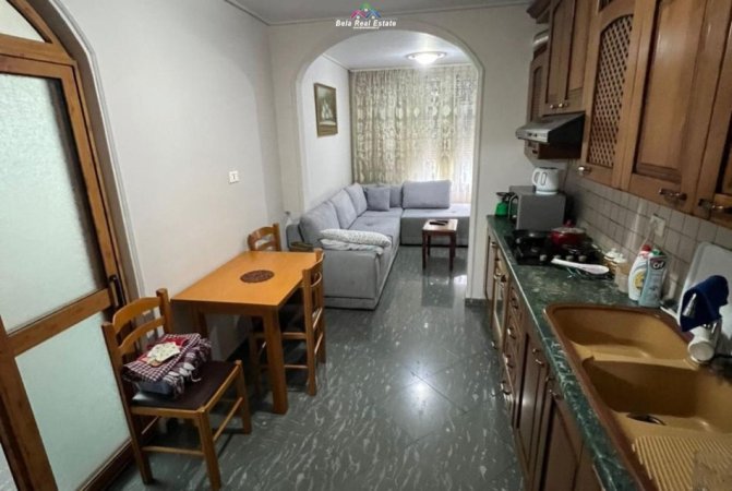 Tirane, jepet me qera apartament 3+1 Kati 3, 120 m² 726 € (Rruga Dritan Hoxha)