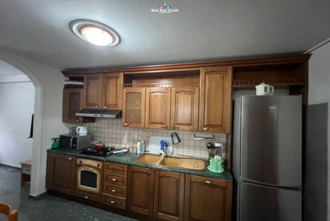 Tirane, jepet me qera apartament 3+1 Kati 3, 120 m² 726 € (Rruga Dritan Hoxha)