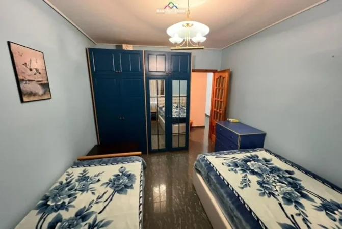 Tirane, jepet me qera apartament 3+1 Kati 3, 120 m² 726 € (Rruga Dritan Hoxha)