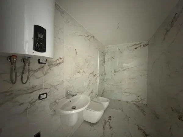 Tirane, shitet apartament 1+1+Ballkon Kati 1, 65 m² 125.000 € (Rruga Agim Hysenbelliu)