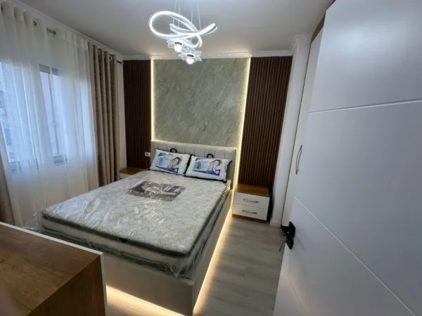 Shqiperi, shitet apartament 1+1 Kati 4, 55 m² 95.000 € (Pallatet Çabej)