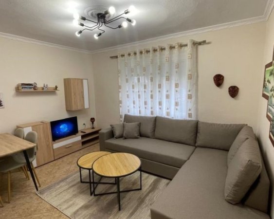 Tirane, jepet me qera apartament 1+1 Kati 2, 65 m² 55 € (Myslym shyri)